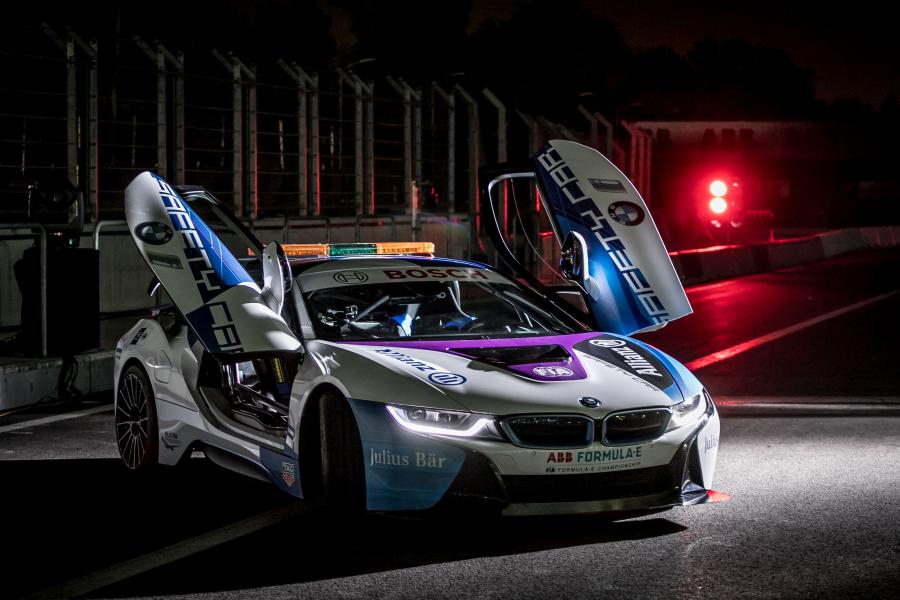  BMW i8 Formula E Safety Car 2019 года  (фото 9 из 17)